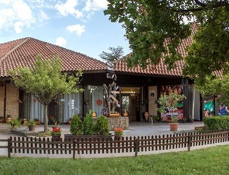 Motel Stari Hrast Markovac Ngoại thất bức ảnh