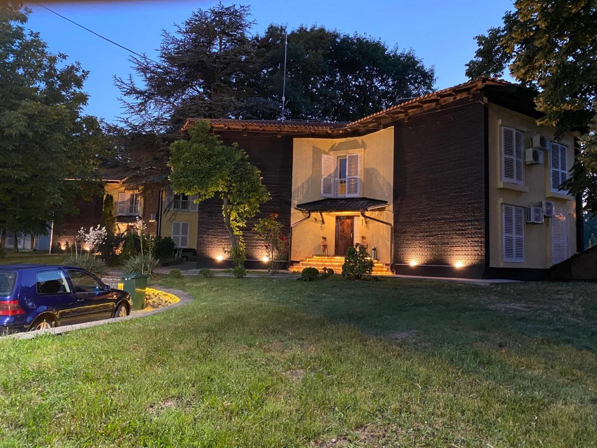 Motel Stari Hrast Markovac Ngoại thất bức ảnh
