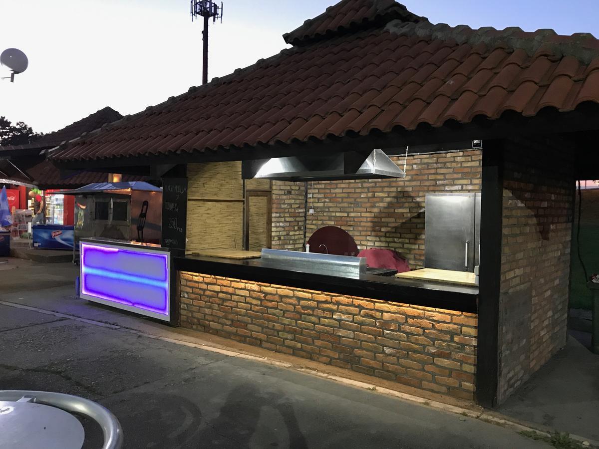 Motel Stari Hrast Markovac Ngoại thất bức ảnh
