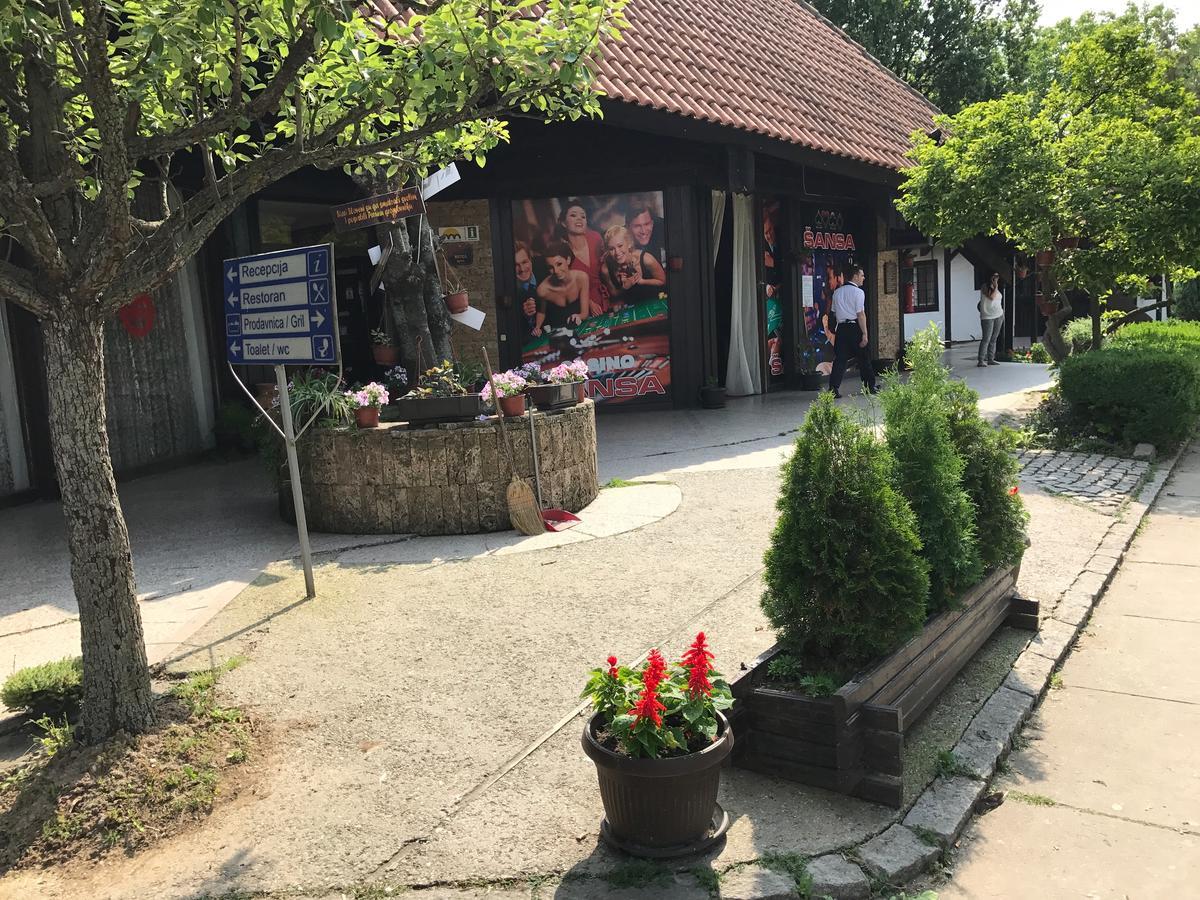 Motel Stari Hrast Markovac Ngoại thất bức ảnh