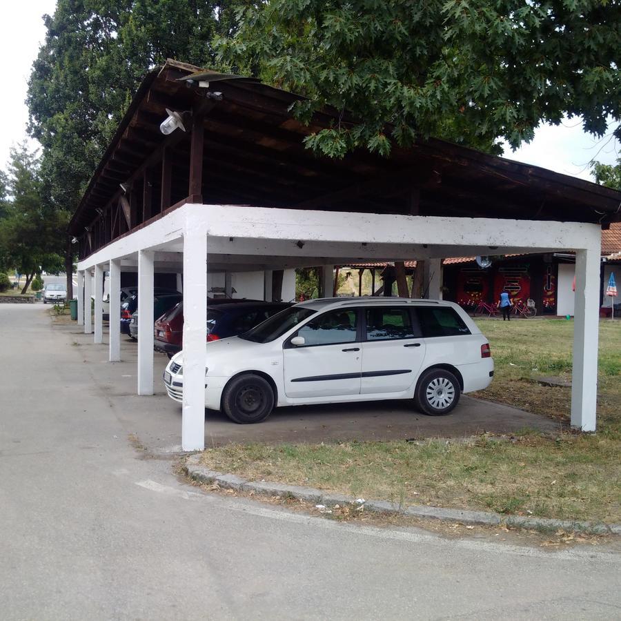 Motel Stari Hrast Markovac Ngoại thất bức ảnh