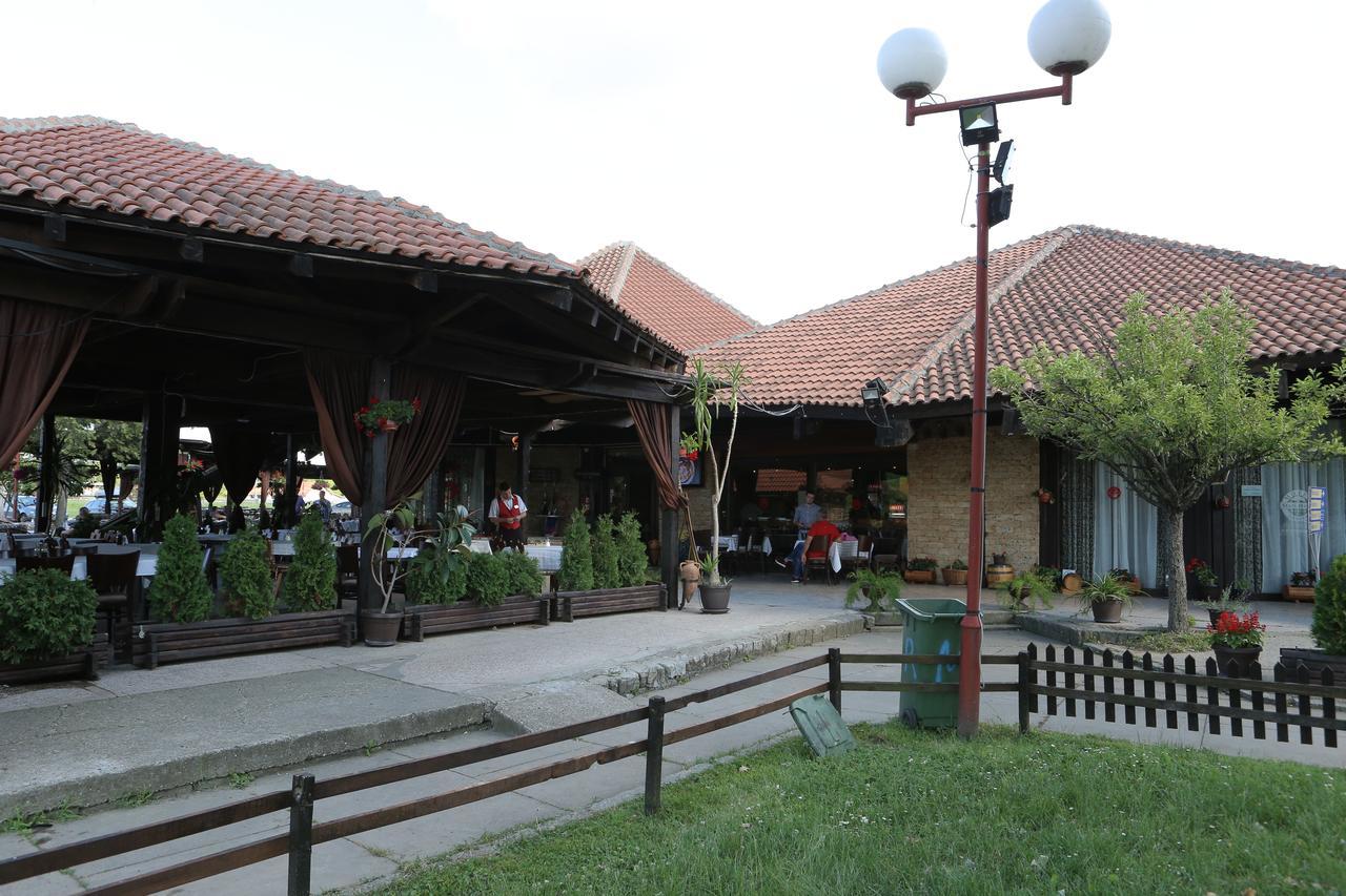 Motel Stari Hrast Markovac Ngoại thất bức ảnh