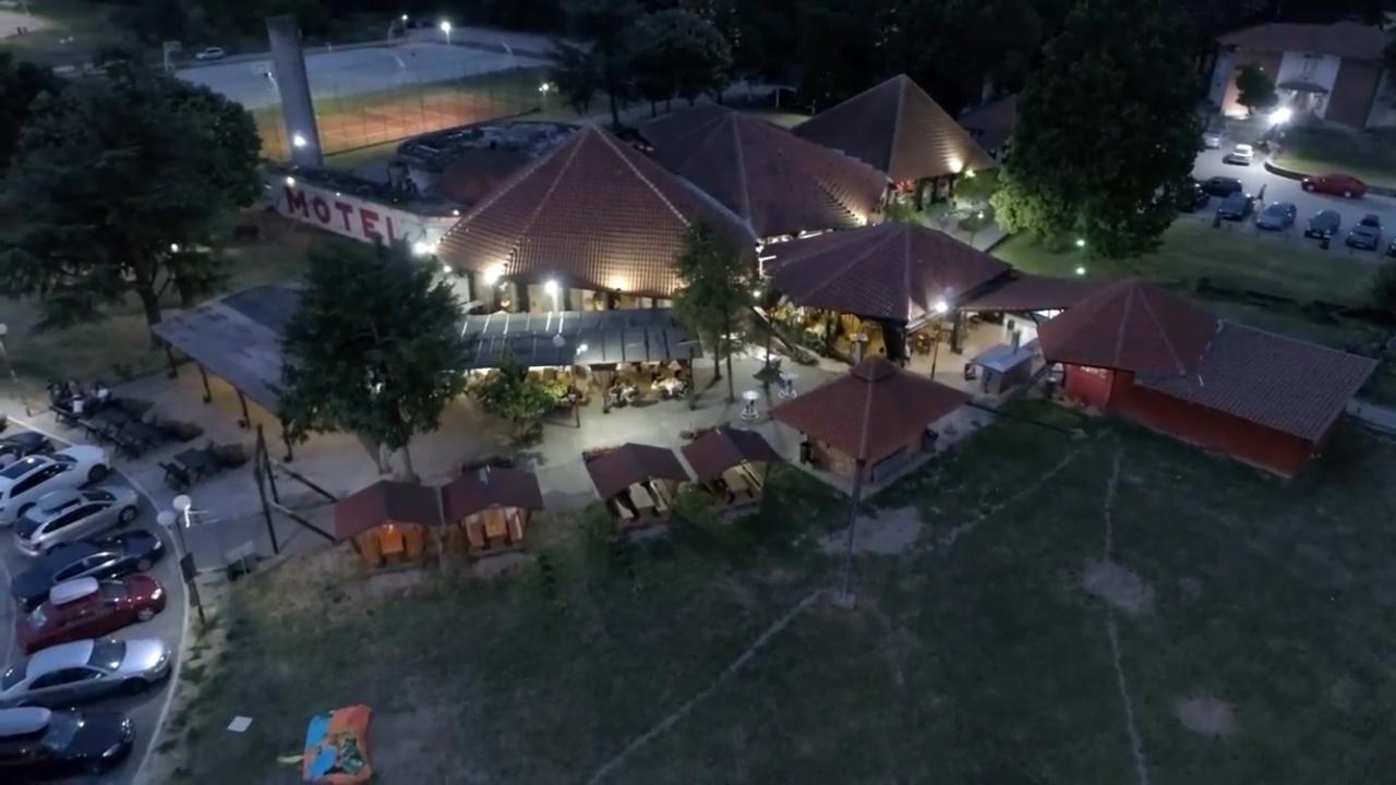 Motel Stari Hrast Markovac Ngoại thất bức ảnh