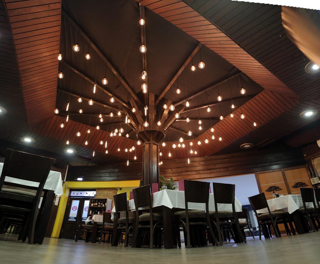 Motel Stari Hrast Markovac Ngoại thất bức ảnh