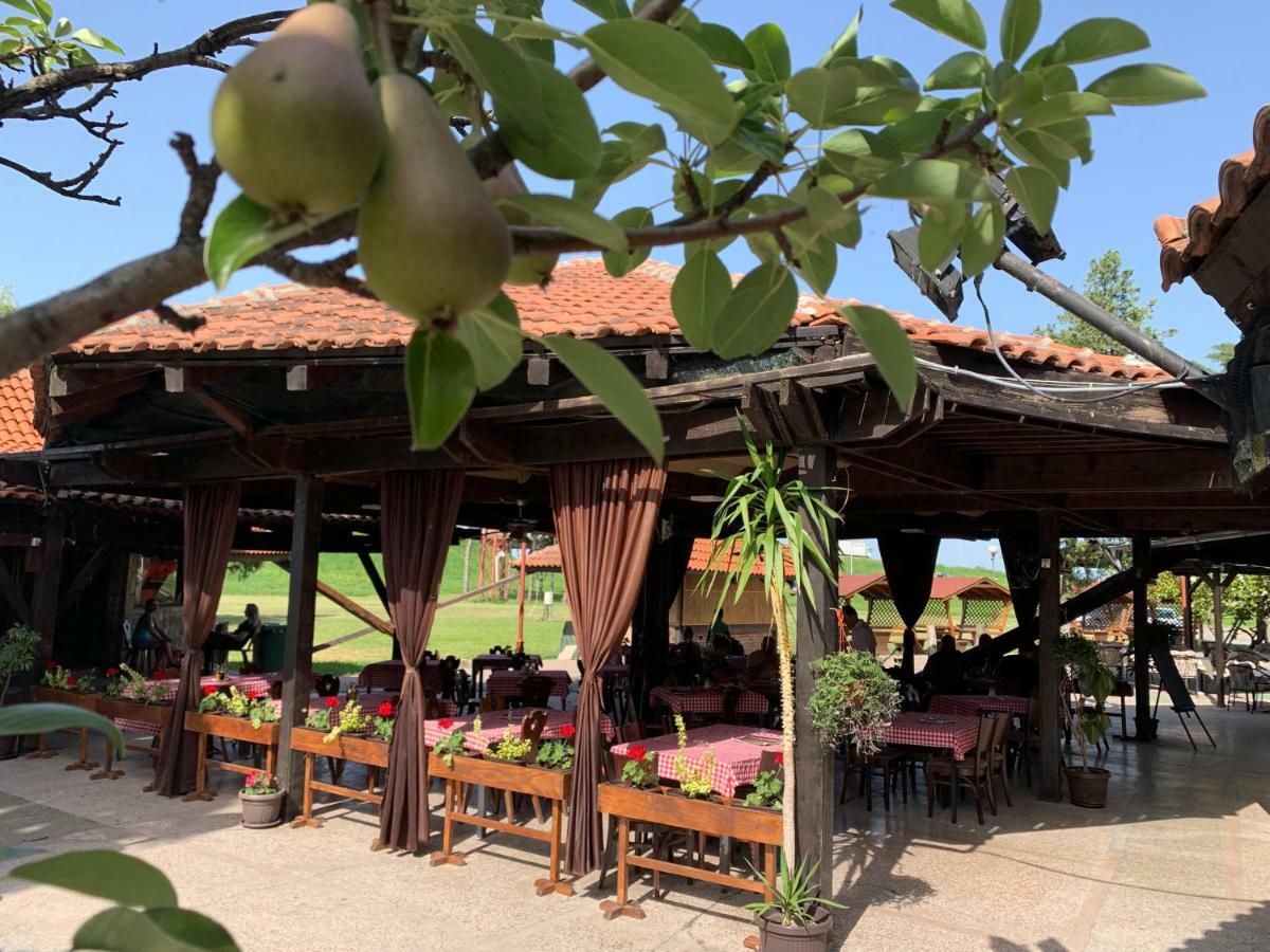 Motel Stari Hrast Markovac Ngoại thất bức ảnh