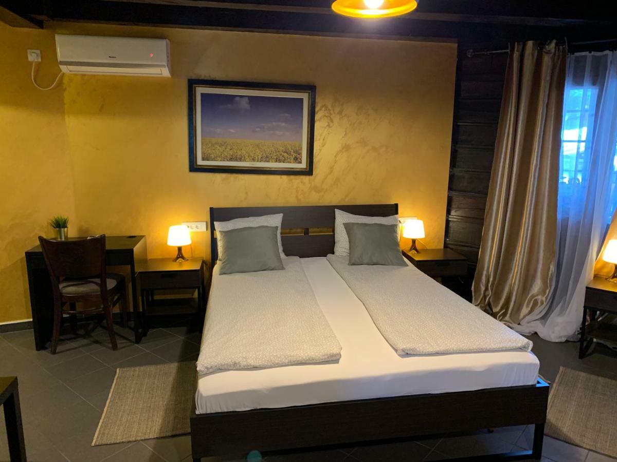 Motel Stari Hrast Markovac Ngoại thất bức ảnh